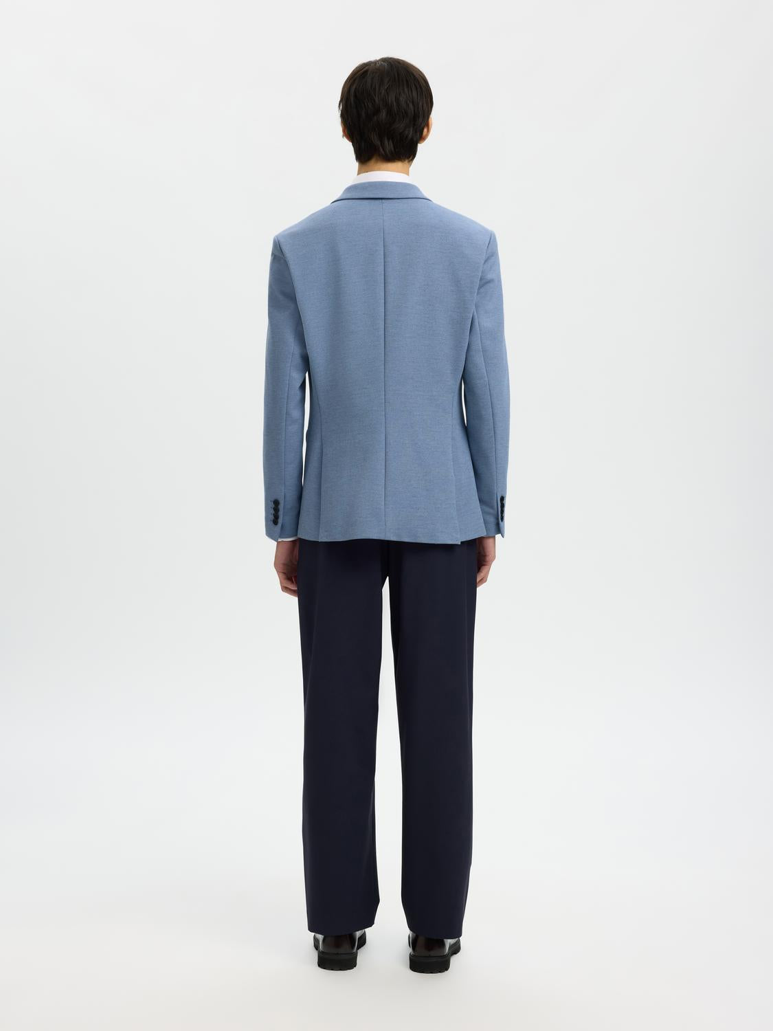 model_shot-back